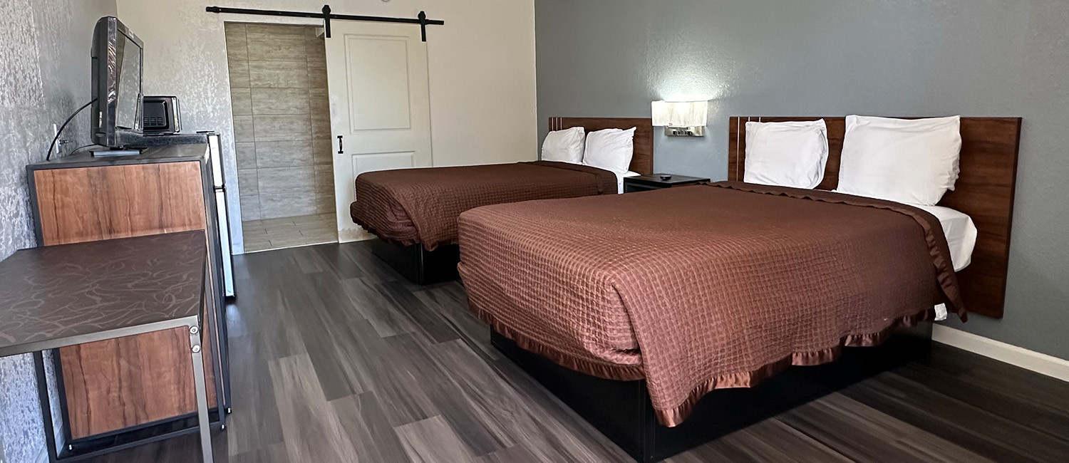 RELAX & RECHARGE IN OUR SPACIOUS GUEST ROOMS