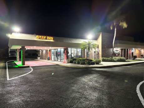 Stay Inn & Suites - Entrance to Stay Inn & Suites